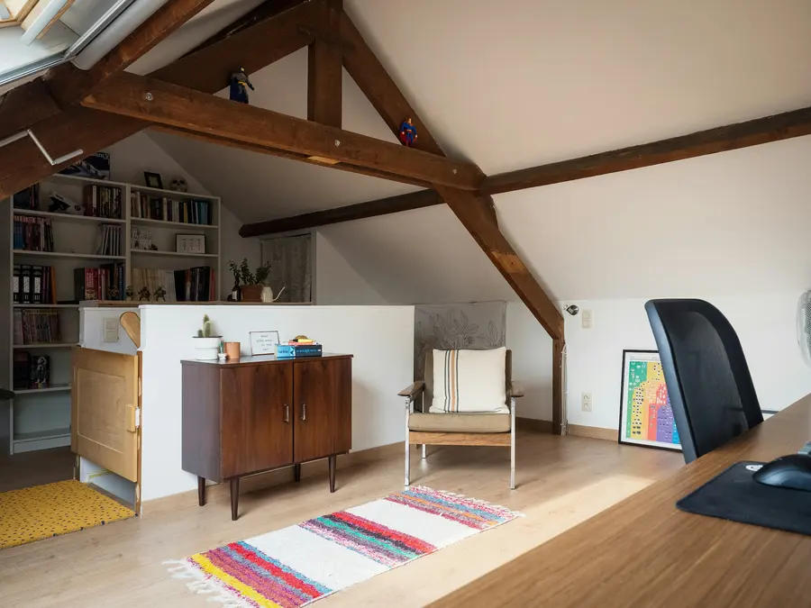Helle Dachgeschosswohnung mit Holzbalken