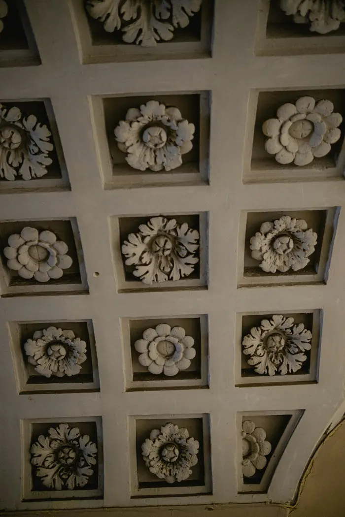 Kassettierte Stuckdecke in einem Altbau