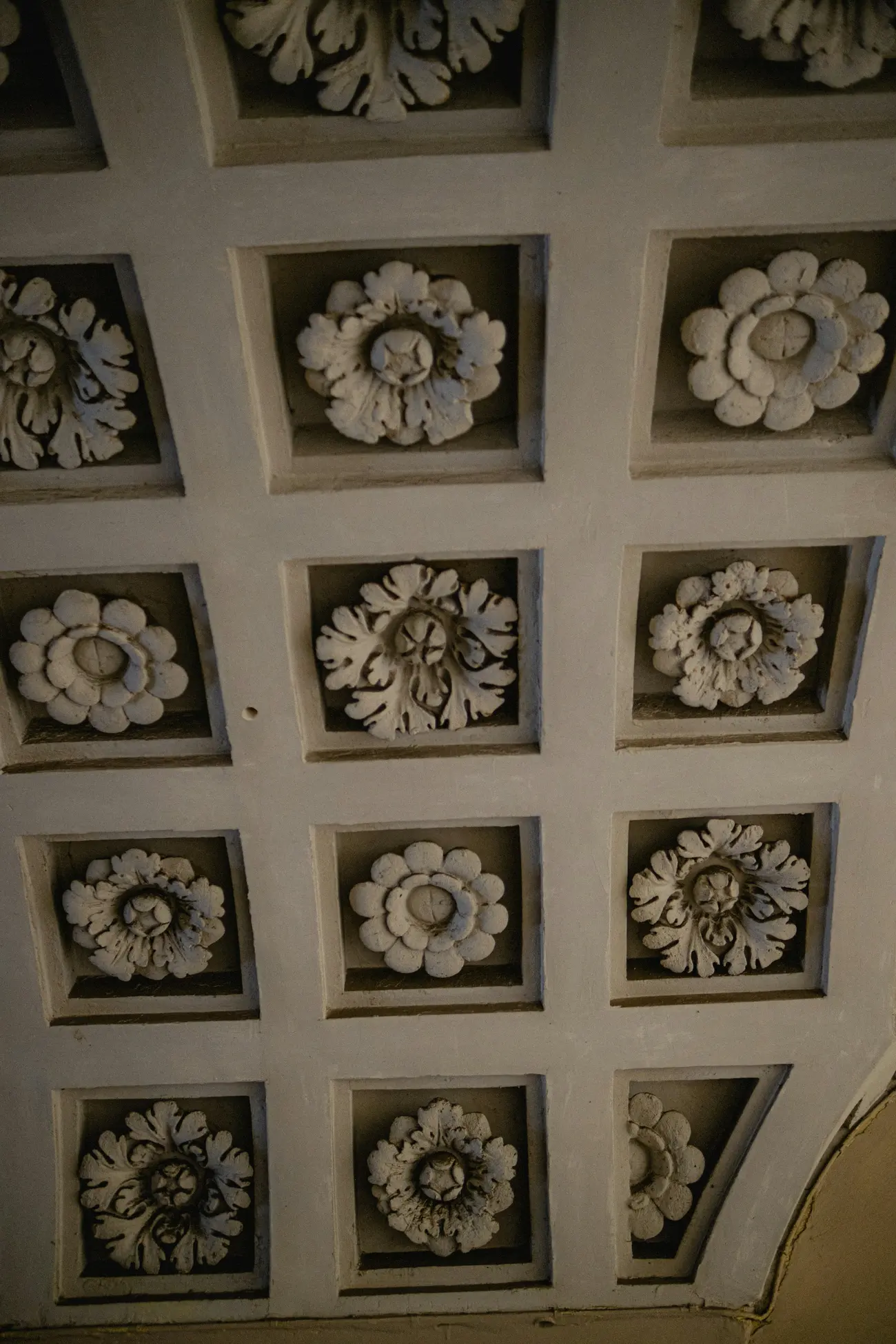 Kassettierte Stuckdecke in einem Altbau